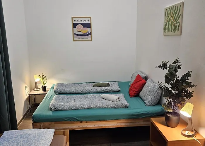 Central Stay Rooms Budapest Hostel *