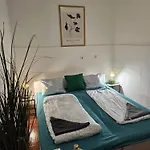 Central Stay Rooms Budapest Hostel *