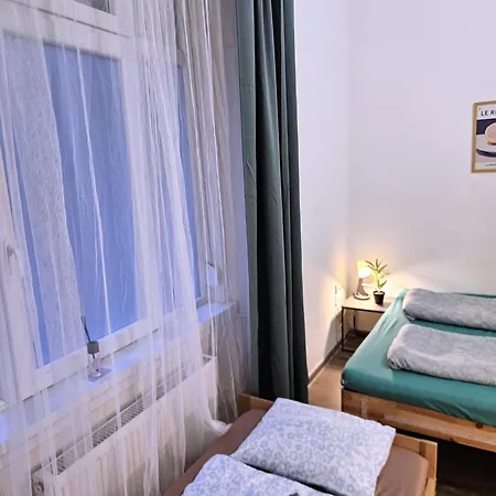 Central Stay Rooms Budapest بيت شباب بودابست