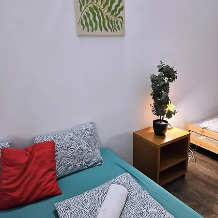 Central Stay Rooms Budapest بيت شباب بودابست