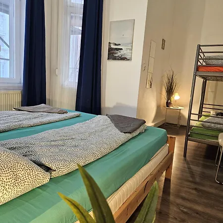 Central Stay Rooms Budapest بيت شباب بودابست