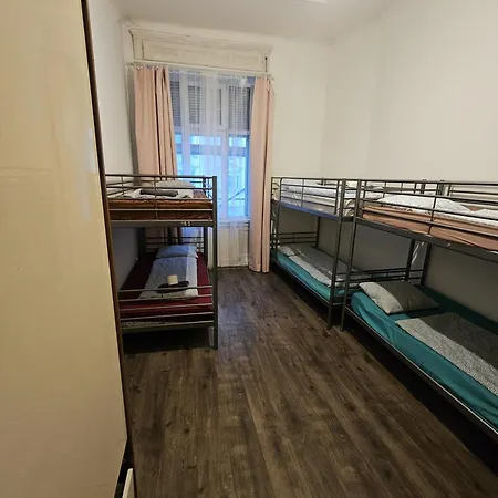 Central Stay Rooms Budapest بيت شباب