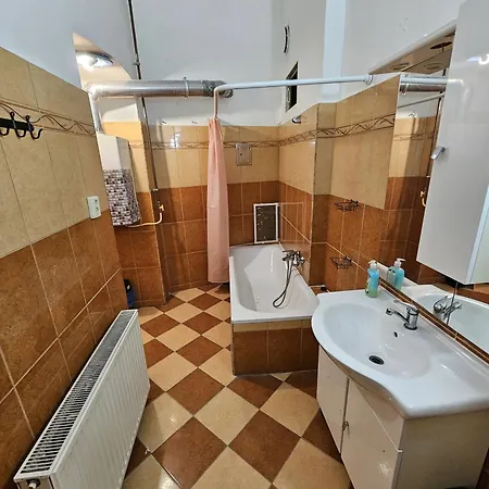 Central Stay Rooms Budapest بيت شباب